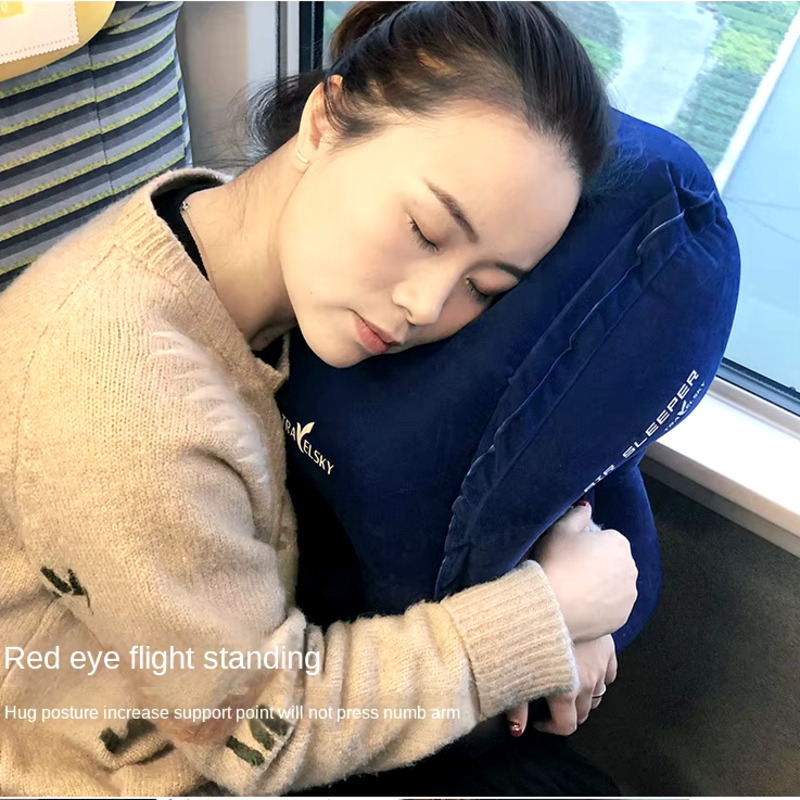 Nadmuchiwana poduszka podróżna – Travel Accessories For Long Haul Flights recenzja i cena