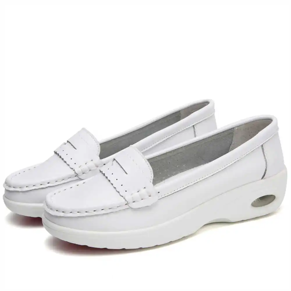 Białe buty sportowe z grubą po – Travel Accessories For Women Gift Ideas recenzja i cena